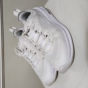 Nike Air Max Axis AA2168